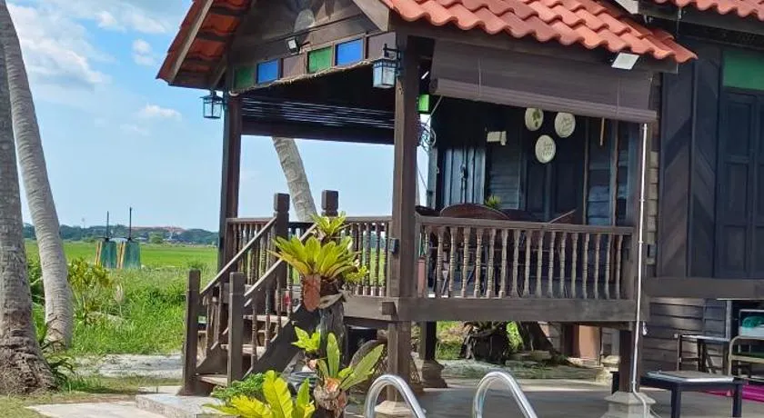 Kampung Cheq Homestay - Private Pool, Free Wifi, Netflix - Image 1
