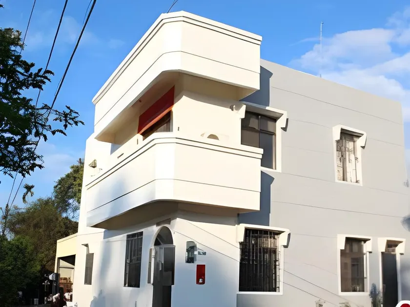 Reny Lake Warm Hostel - Image 1