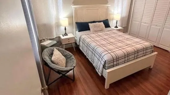Spanish Style House - Free Parking - Image 1