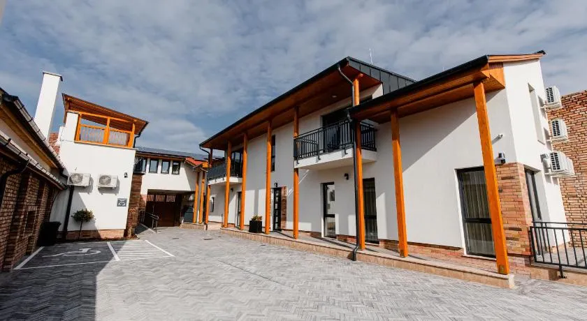 H11 ROOMS ESZTERGOM - Image 1