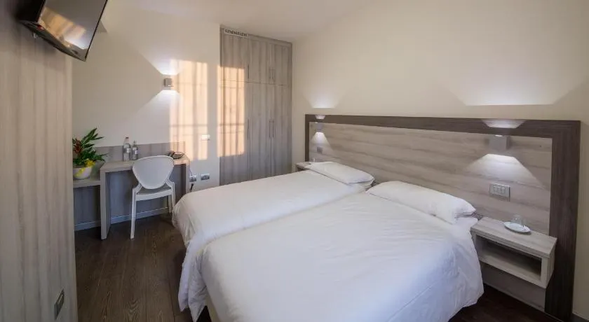 Hotel Panineria Colombera Rossa - Image 1