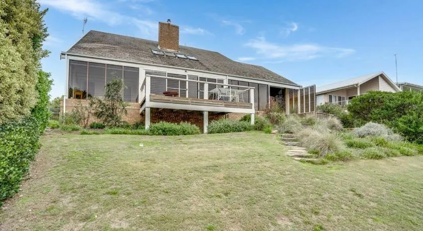 The Glass House 103 Bristow-Smith Ave Goolwa South - BYO Linen - Image 1