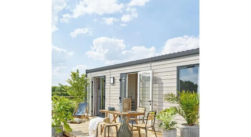 Comfortable caravan in a green setting - Image 1