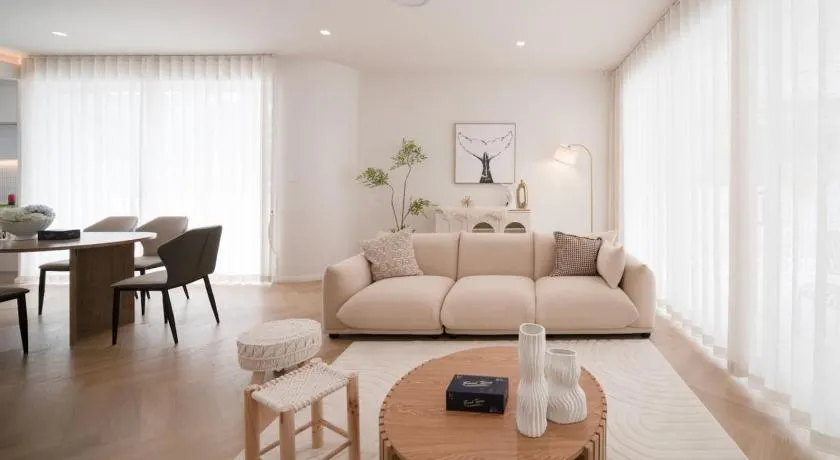 Brand-New 4BR Luxury Living Near Airport and Mall - Image 1