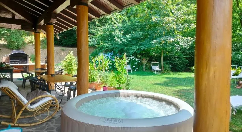 Villa Amabel immersa in un parco naturale tra Lecco e Como - Image 1