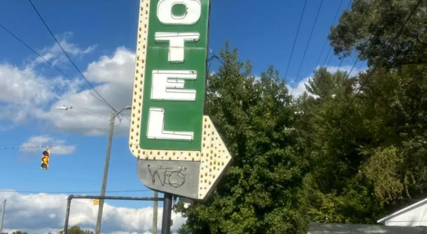 Whispering Pines Motel - Image 1