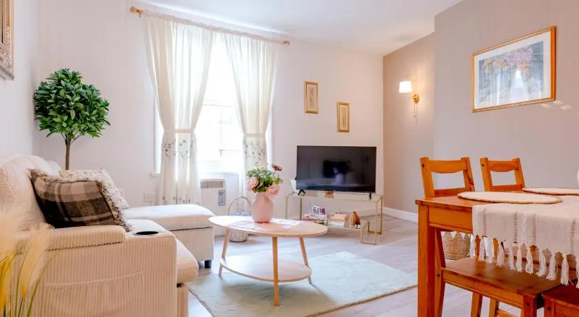 A Cosy Corner, Reading 2 Bed, Perfect for Contractors - Image 1