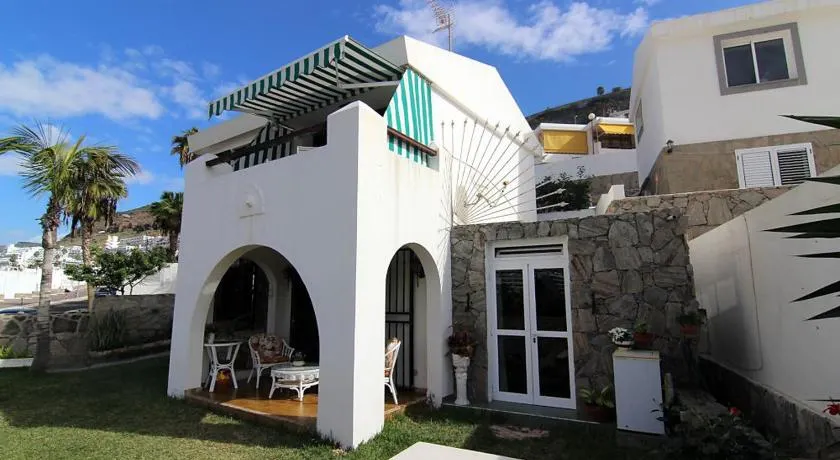 Lovely 2 bedroom house with private garden - Image 1