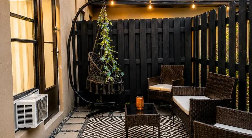 Private 1BR Apt, with Patio and Free Parking - Image 1