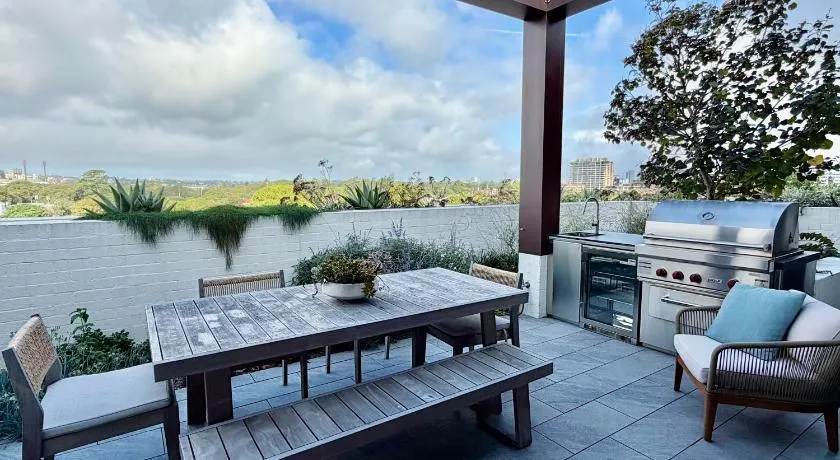 New Designer Sydney Penthouse - Image 1