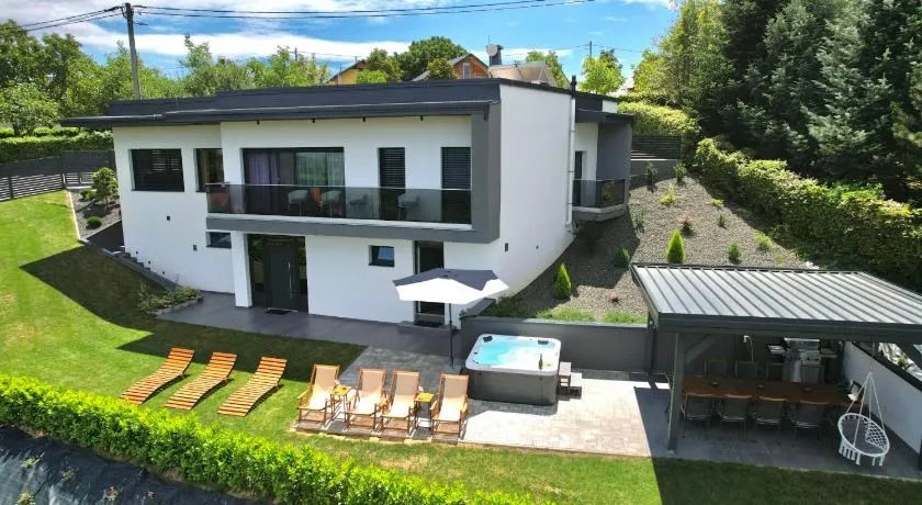 Cloud9 Holiday house - Image 1