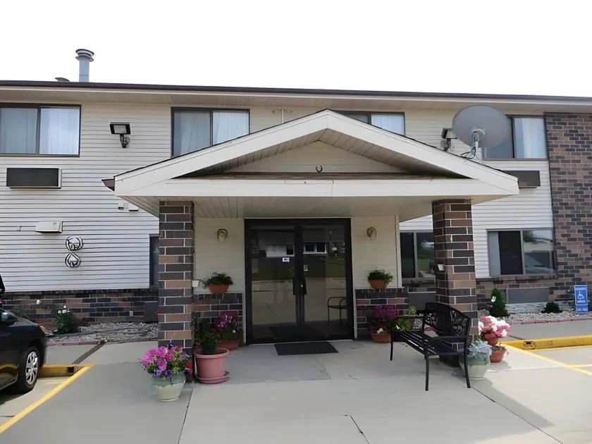 American Inn Cedar Rapids South - Image 1