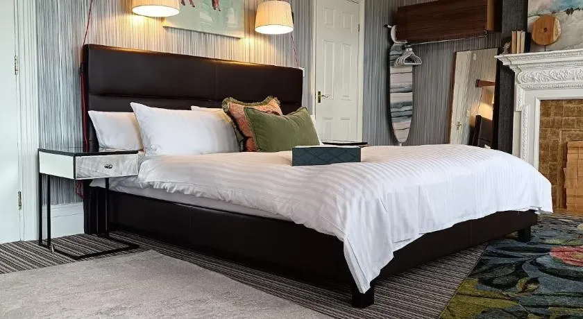 Regency Rooms - Image 1