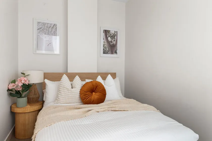 A Stylish & Central 2BR Apt Near Flinders Station - Image 1