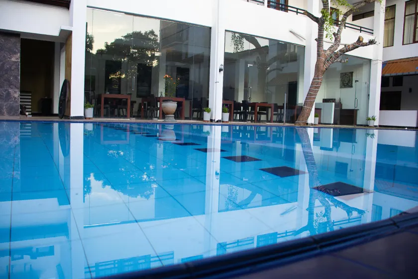 Woodnest Windmill Beach Hotel - Image 1
