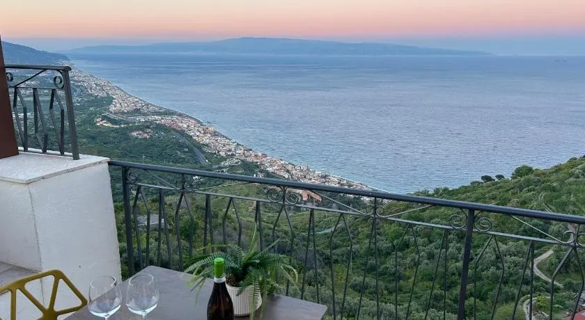 Domus Mea, Case Vacanza Vista Mare vicino Taormina - Image 1