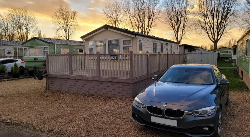 Lovely Static Caravan at Billing Aquadrome - Image 1