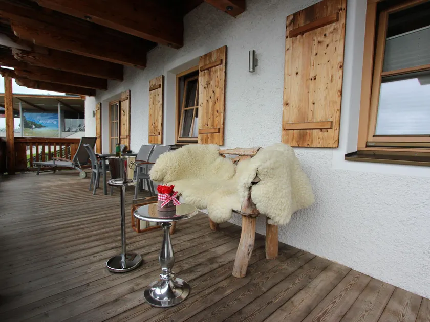 Unique and exclusively furnished chalet near the ski lift - Image 1
