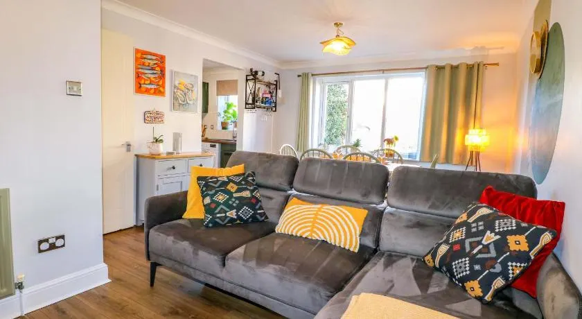 Farnham Park Apartment - Image 1