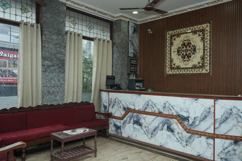 Hotel New West Tower - Image 1