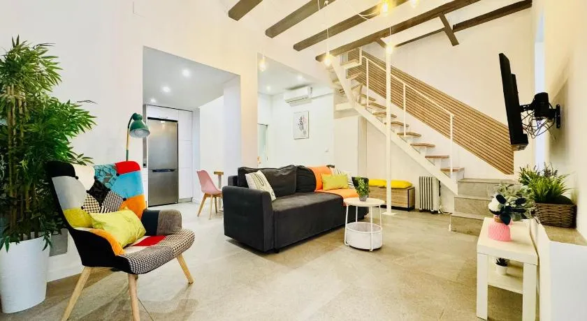 Design & Stylish House in the CENTER of Valencia - Image 1