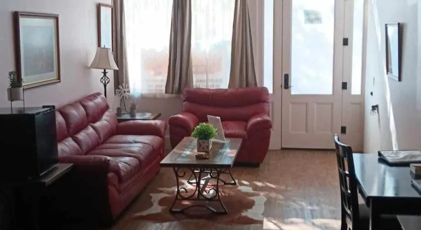 Katie's Cozy Suites - Image 1