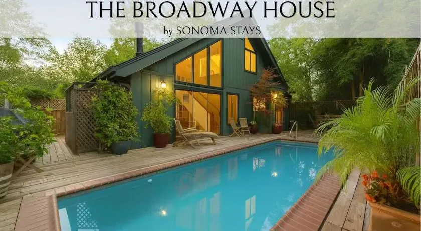 House on Broadway at the Plaza - Image 1