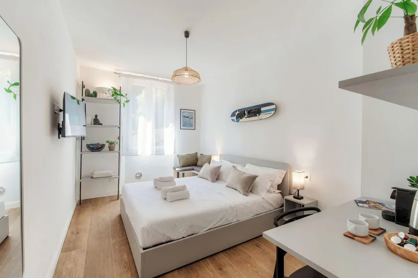 Casa Batèl Suites & Apartments - Ferry, Free Parking, Market & Lake Side - Image 1