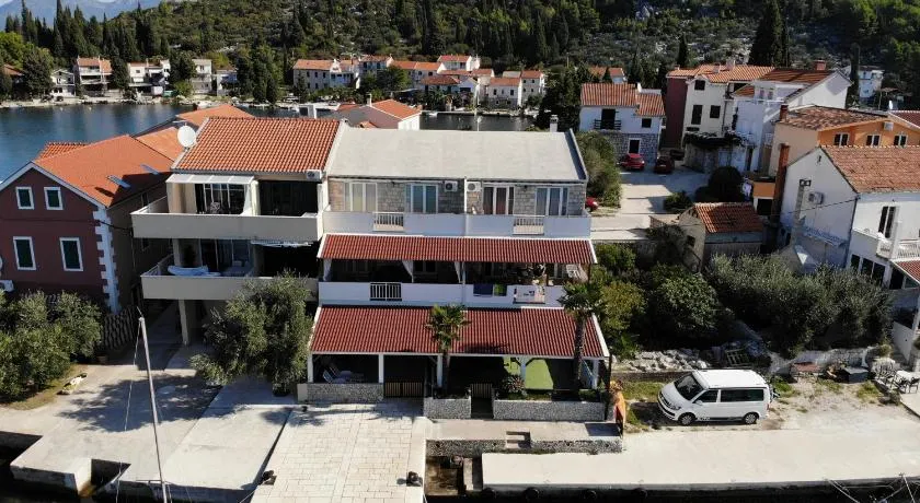 Marinus Apartments - Image 1