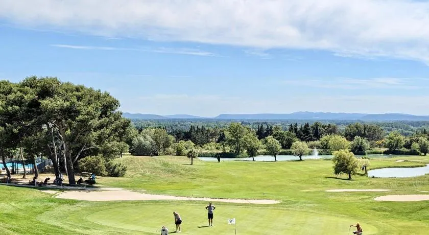 LA PERLE DE PROVENCE-Magnifique Vue CLIM LINGE Golf Saumane 6P Piscine Tennis - Image 1