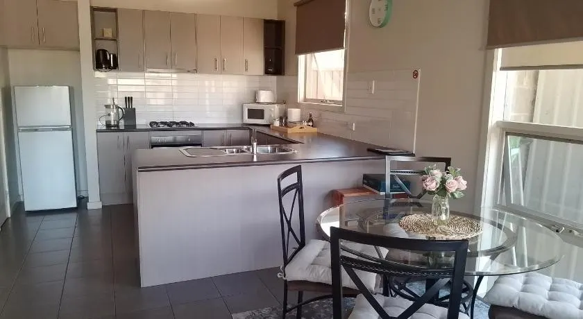 Lovely 2 BR Spa apartment, Opposite Shepp Lake - Image 1