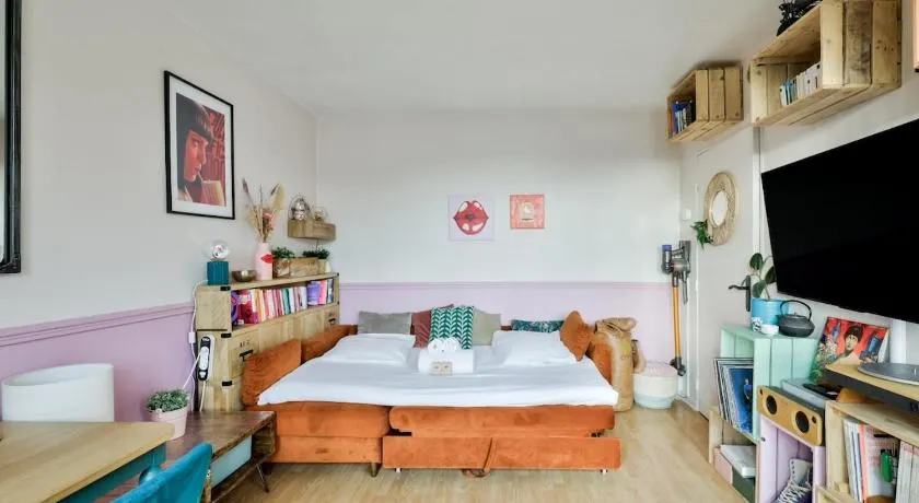 Stunning studio with terrace at the gates of Paris - Image 1