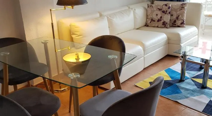 Modern, cozy studio - Image 1