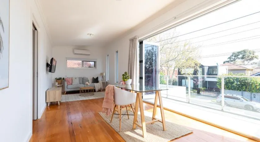 Elwood Star- Beachside Retreat - Image 1