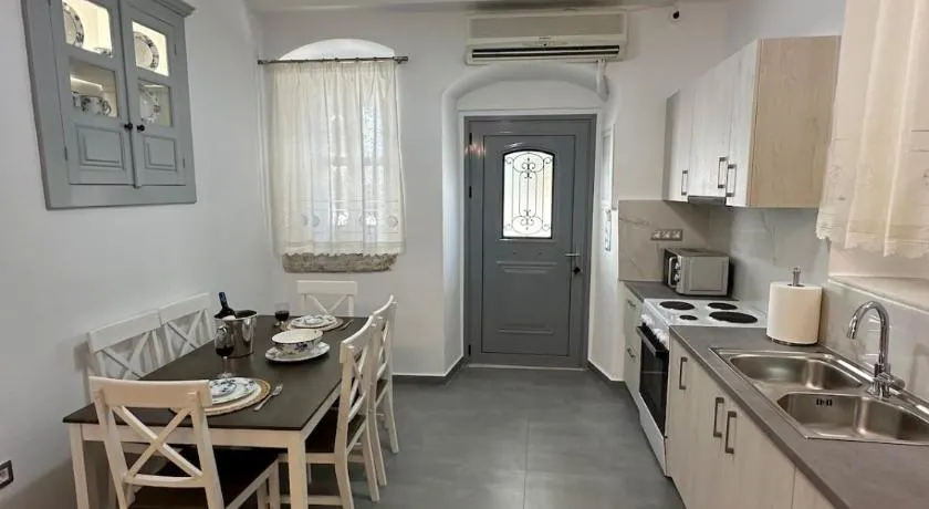 Central & Cozy of Apeiranthos - Image 1