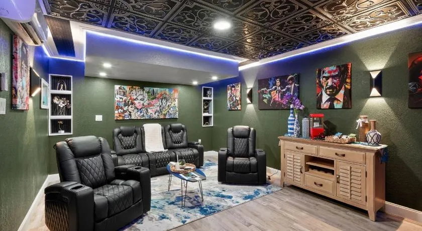 Private Theater Retreat Stylish 2BR 10min to Siesta Key - Image 1