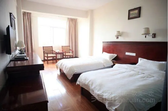 Yiyuan Yixi Business Hotel - Image 1