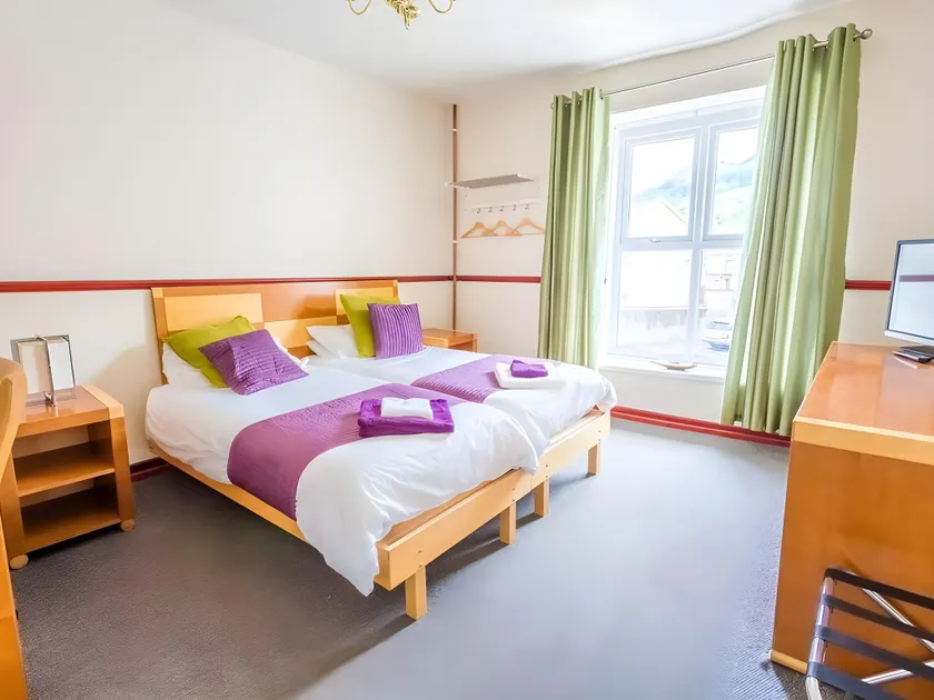 Dunraven Hotel - Image 1