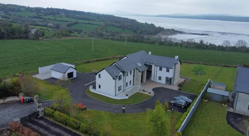 Serene luxurious Retreat with Sea Views, Entire Home Letterkenny - Image 1