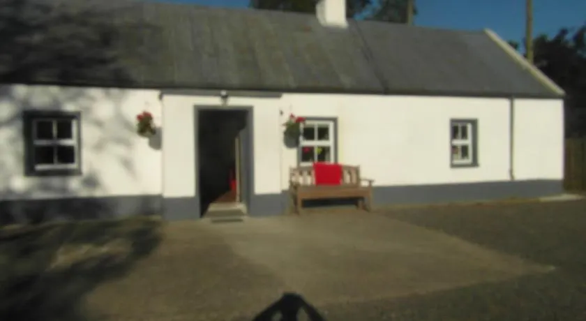 Country Cottage - Image 1