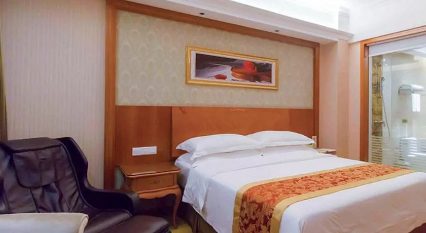 Vienna Hotel Chaoyang High-Speed Train Station - Image 1