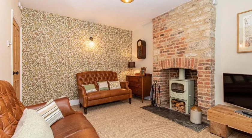 Oxfordshire Living - The Bowler Hat Cottage - Woodstock - Image 1
