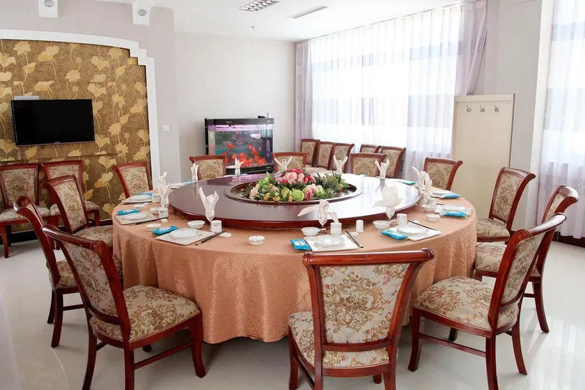 Huaze Hotel - Image 1