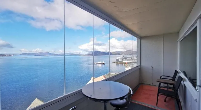 Apartment close to the city center with sea view - Image 1