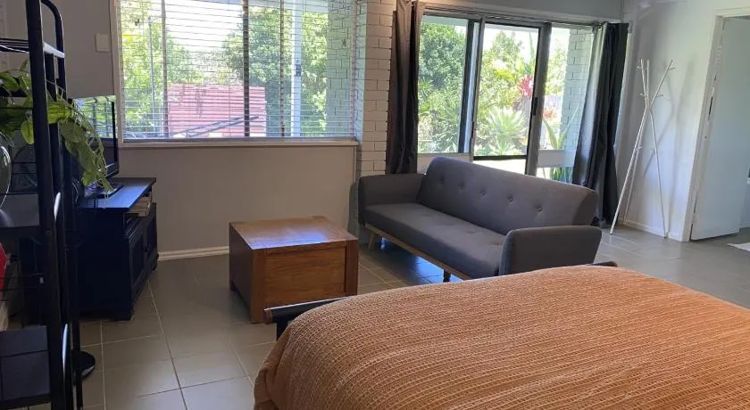 Private self-contained guesthouse North Brisbane - Image 1