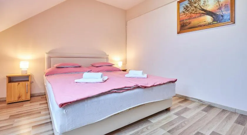 ADA Apartmanház - Image 1