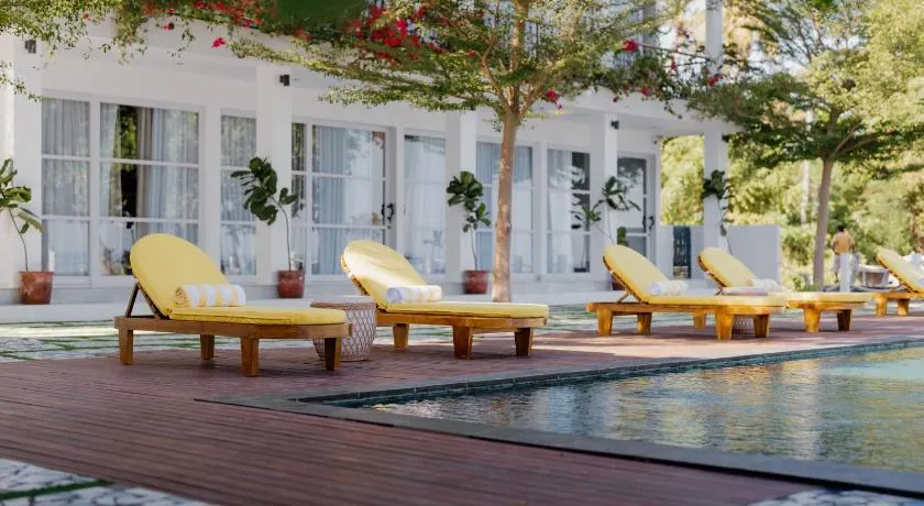 Muara Lovina Hotel - Image 1