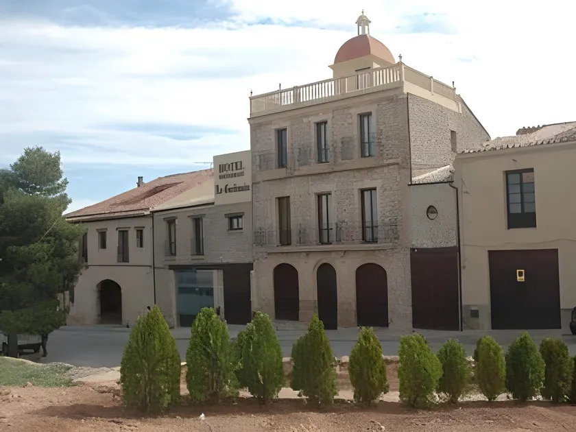 La Garbinada Hotel - Image 1