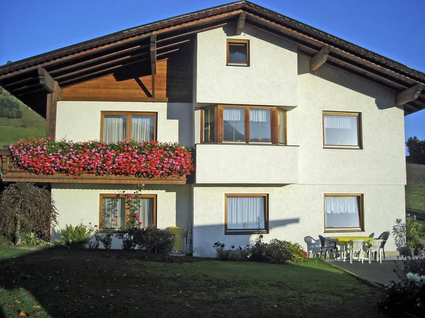 Cozy Apartment in Oberperfuss near Ski Area - Image 1