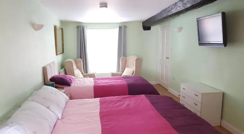 Brookside Cottage - Image 1